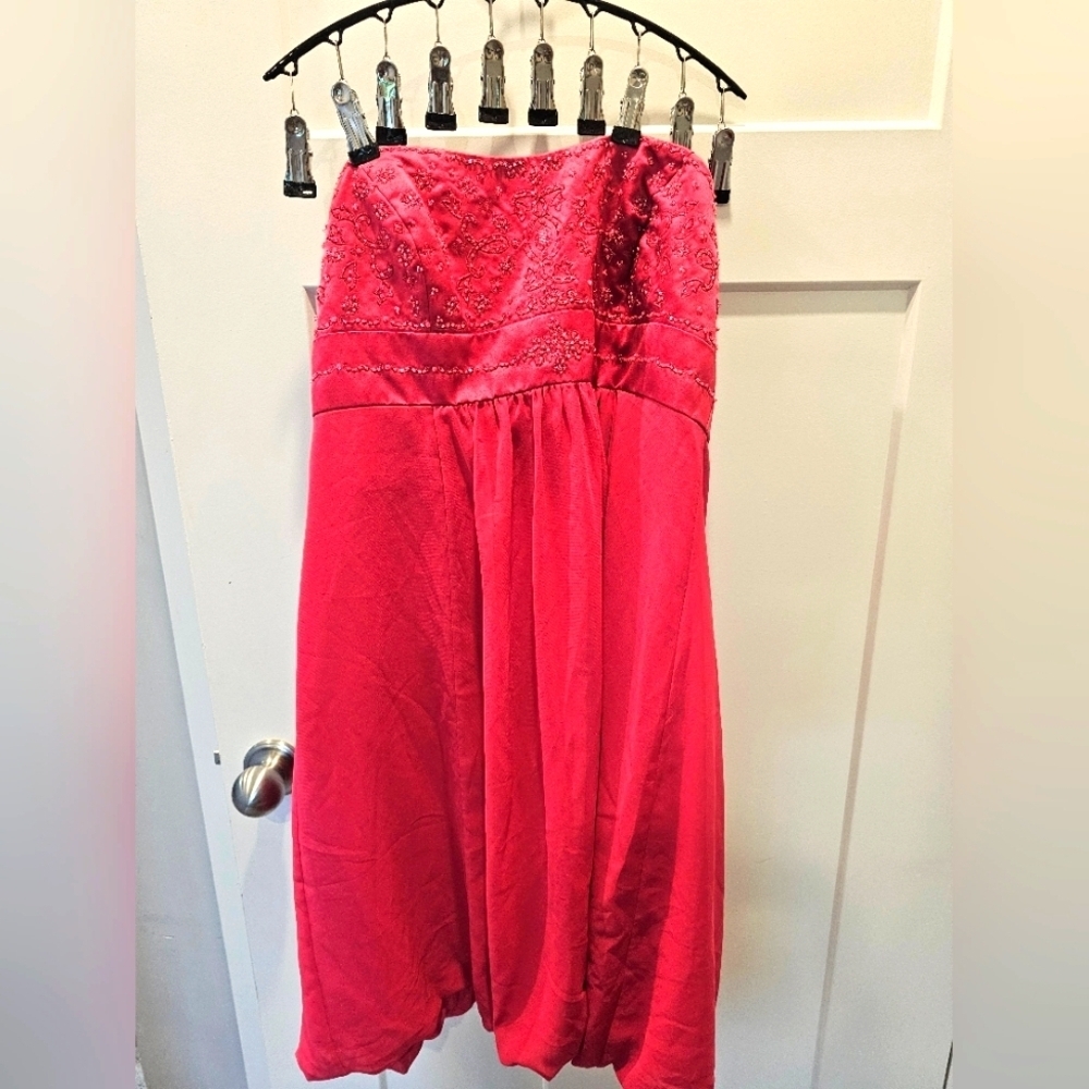 David’s Bridal Strapless Beaded Formal Dress Size 14 Magenta F13128 Bubble Hem